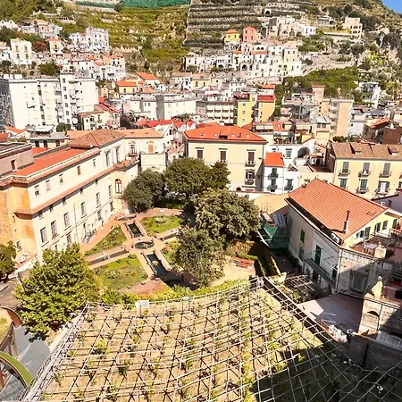 Mansarda Oblique Apartman *